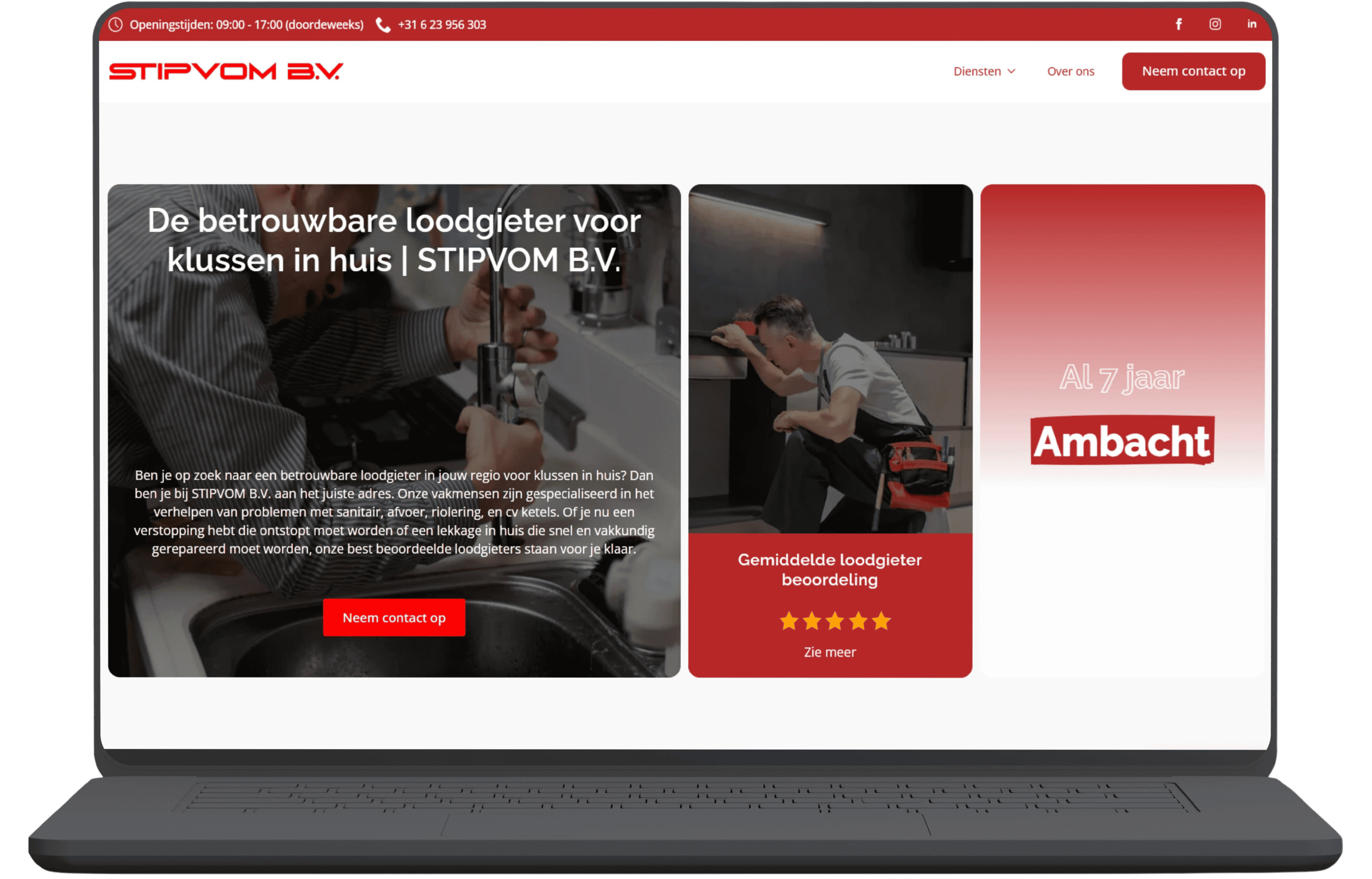Website van STIPVOM B.V. op laptop, toont betrouwbare loodgietersdiensten met afbeelding van een vakman aan het werk en 7 jaar ambachtelijke ervaring. Contactinformatie en openingstijden zichtbaar bovenaan.